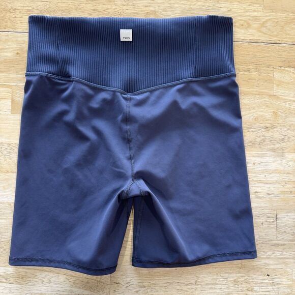 Vuori Women's Ribbed Studio And Pocket Biker Shorts Lot Of 3 Large VW376 VW390 - Picture 5 of 12